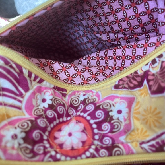 Vera Bradley “Bali Gold” Retired Print Quilted Crossbody Bag - Picture 5 of 6